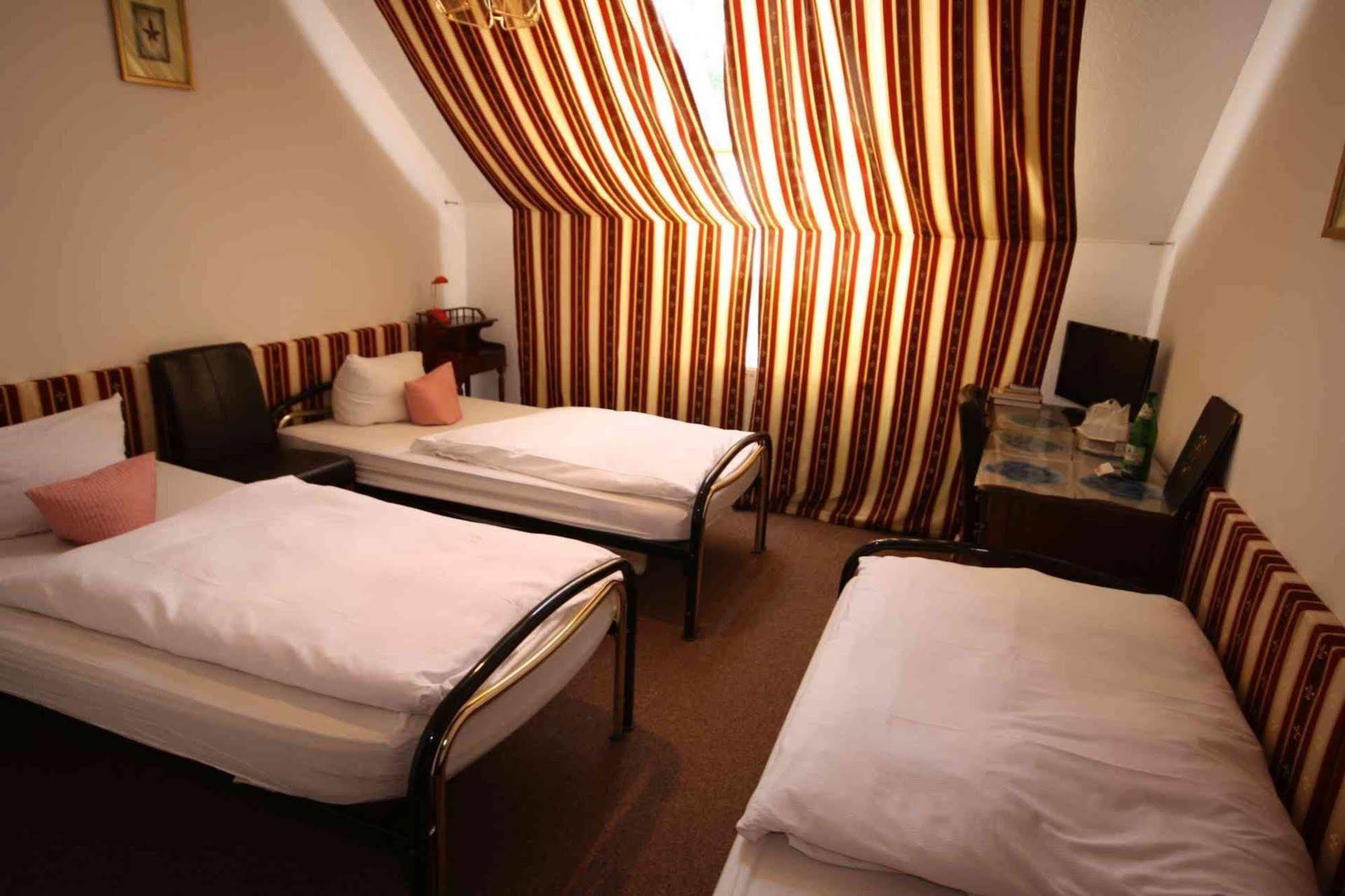 Hotel Attache Raunheim Εξωτερικό φωτογραφία